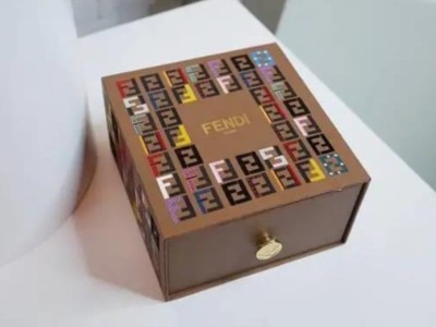 中秋送什么礼？精品盒厂家挑选几款月饼礼盒，送礼倍有面子！